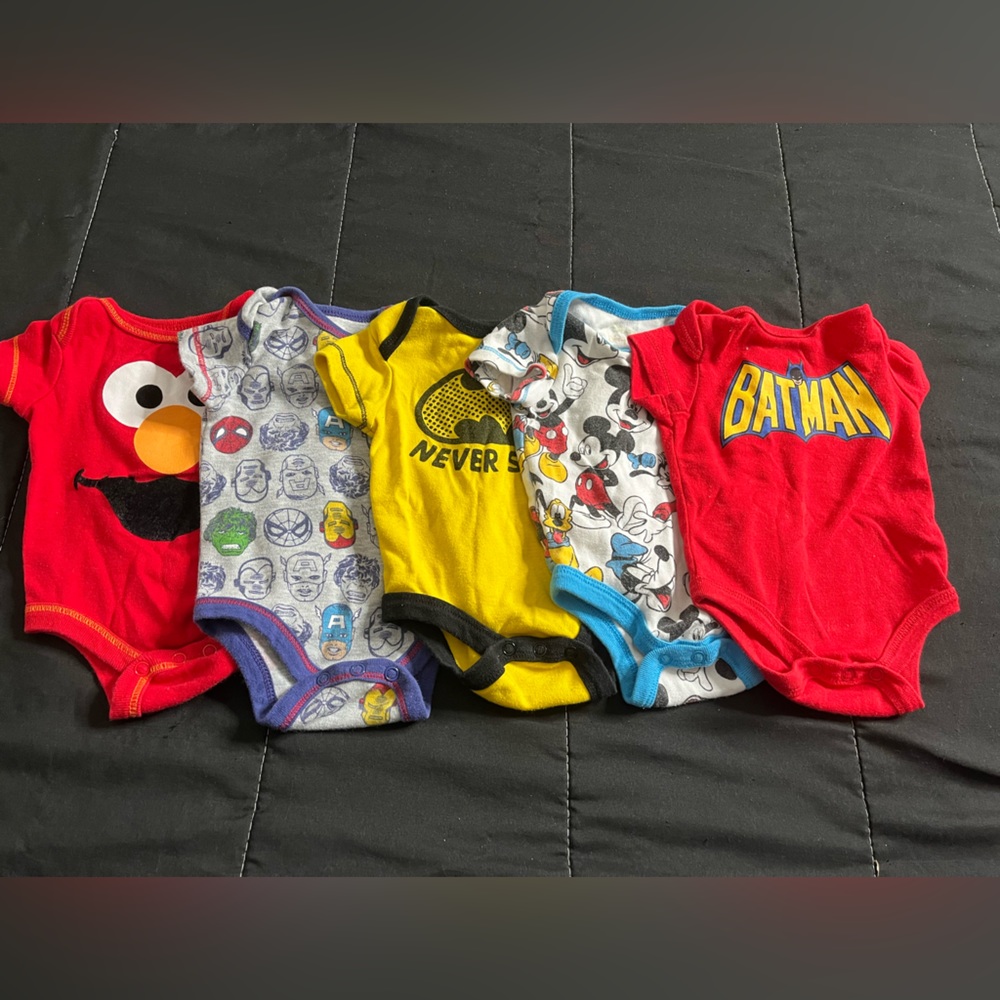 BUNDLE OF BABY BOY CARTOON CHARACTER ONESIES SIZED NEWBORN